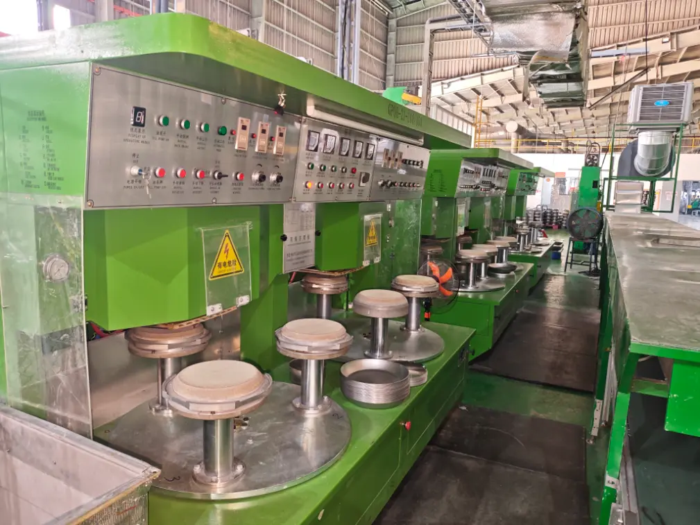 The cooking utensil base brazing machine has been installed abroad.